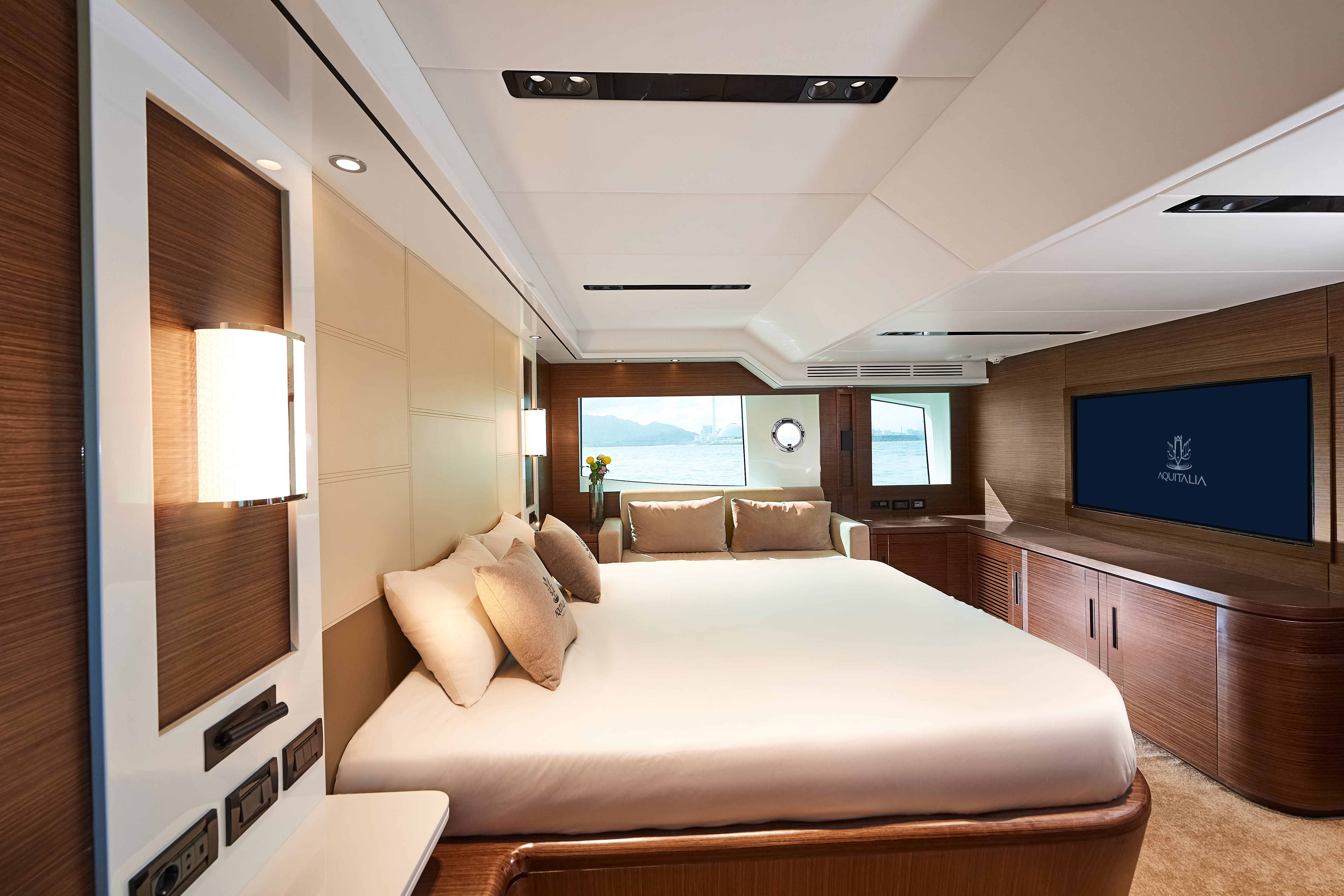 Aquitalia 78ft